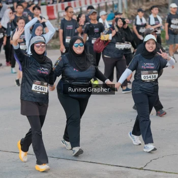 Runner Photo 1624373