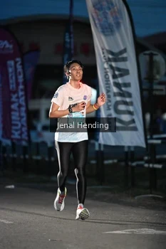 Runner Photo 1625243