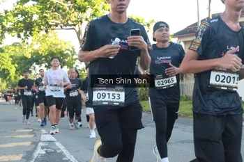 Runner Photo 1625608