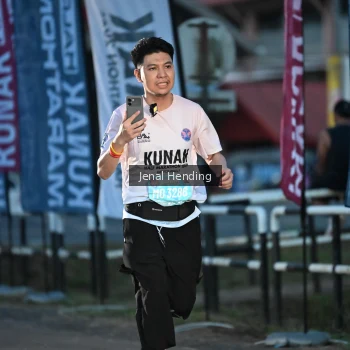 Runner Photo 1626089