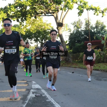 Runner Photo 1626134