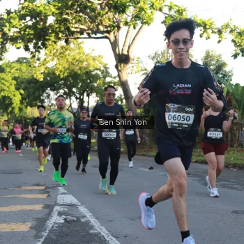 Runner Photo 1626143