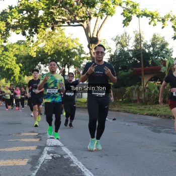 Runner Photo 1626175