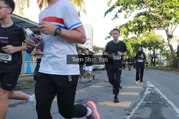 Runner Photo 1627083