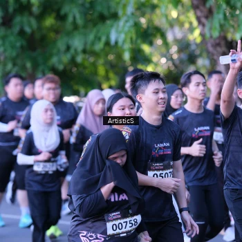Runner Photo 1628990