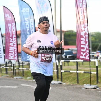 Runner Photo 1630843