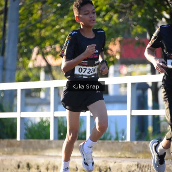 Runner Photo 1633443