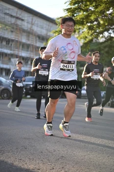 Runner Photo 1635480