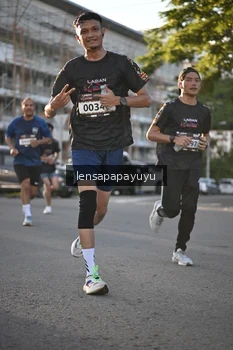 Runner Photo 1635700
