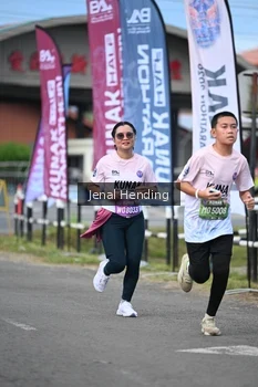 Runner Photo 1635744