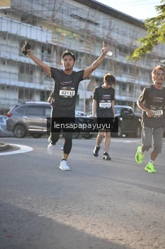 Runner Photo 1636111