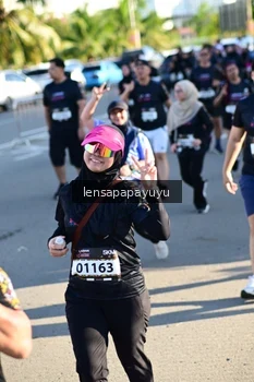 Runner Photo 1636416