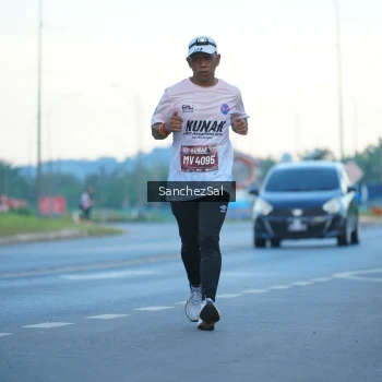 Runner Photo 1636713