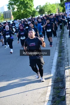 Runner Photo 1637022