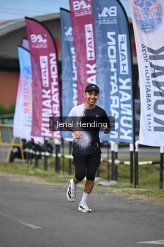 Runner Photo 1637053