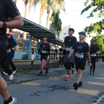 Runner Photo 1637500