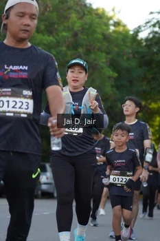Runner Photo 1637516