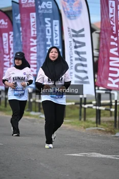 Runner Photo 1637800