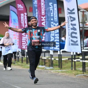 Runner Photo 1639993