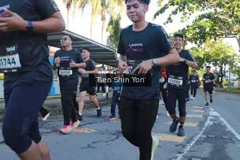 Runner Photo 1641012
