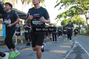 Runner Photo 1641162