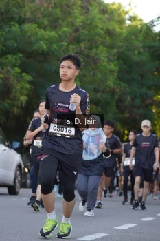 Runner Photo 1642095