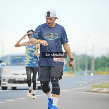 Runner Photo 1642142