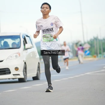 Runner Photo 1642352