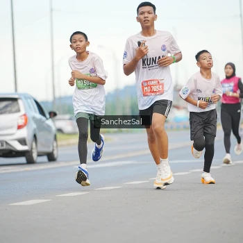 Runner Photo 1642438