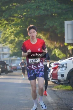 Runner Photo 1645678