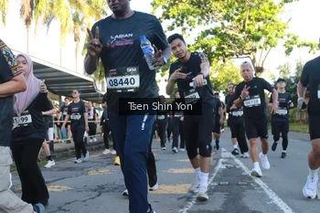 Runner Photo 1645739