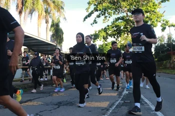 Runner Photo 1645761