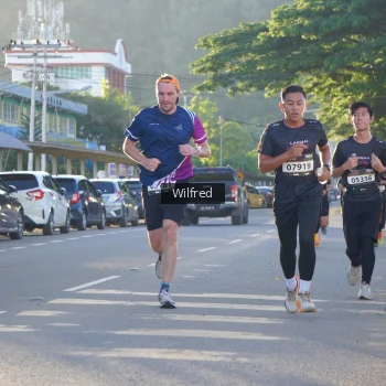 Runner Photo 1646100