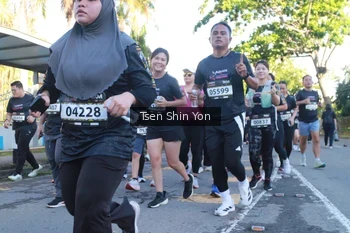 Runner Photo 1646219