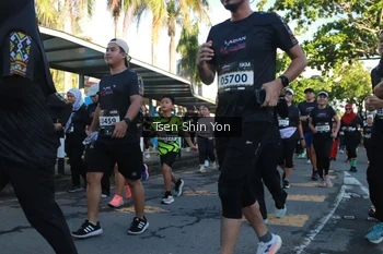 Runner Photo 1648644