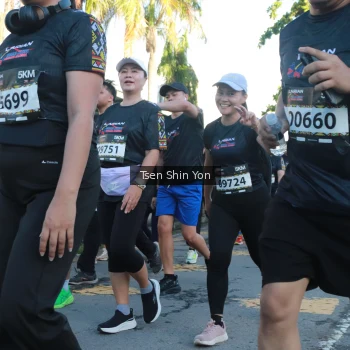 Runner Photo 1648684