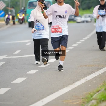 Runner Photo 1649419