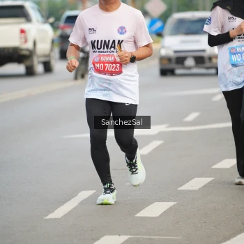Runner Photo 1649653
