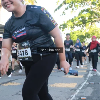 Runner Photo 1650302