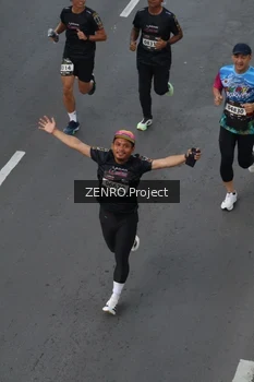 Runner Photo 1650343
