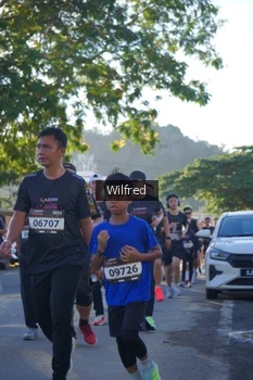 Runner Photo 1650453