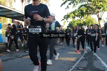 Runner Photo 1650528