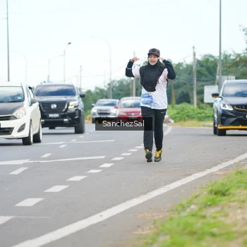 Runner Photo 1650596