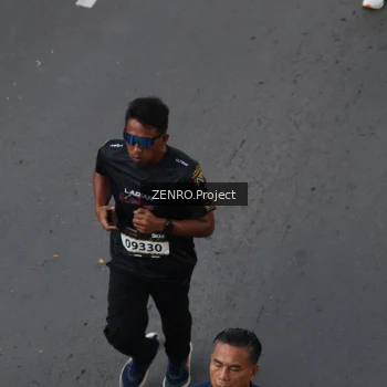 Runner Photo 1650642
