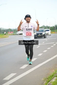 Runner Photo 1651560