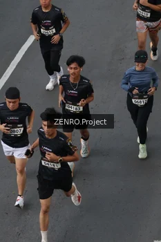 Runner Photo 1652035