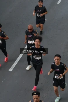 Runner Photo 1652182