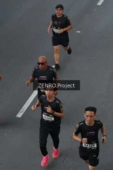Runner Photo 1652199