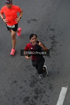 Runner Photo 1653370