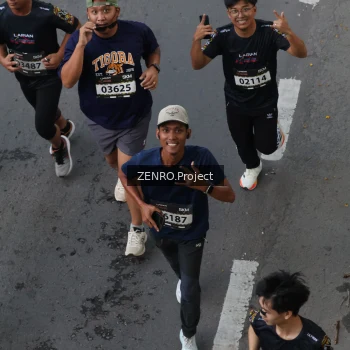 Runner Photo 1653475